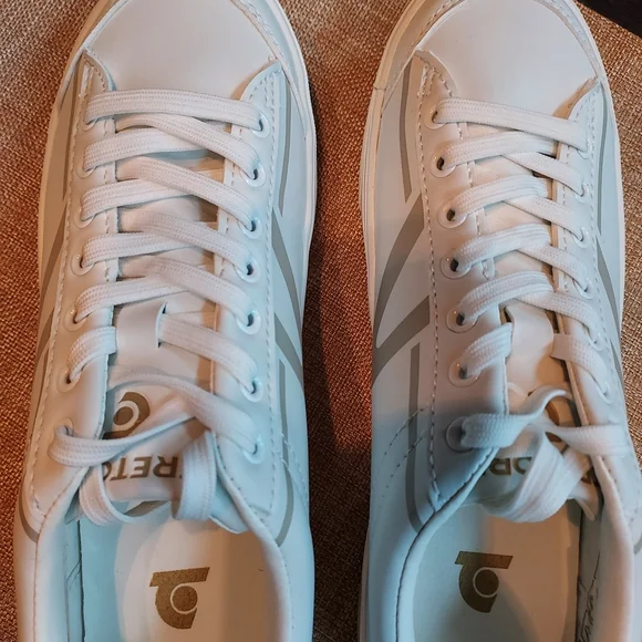 Tretorn White and Silver Women's Sneakers LIKE NEW! BUT TAGS REMOVED! Size 8 - Picture 5 of 7